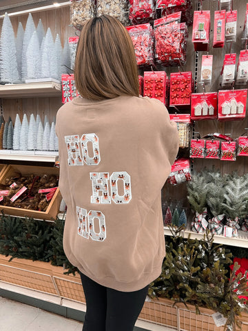 Cozy Pearl Grey Sweatshirt with Reindeer Design for Effortless Winter Style