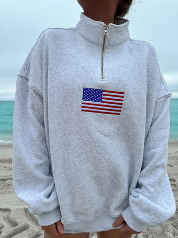 Vintage American Flag Quarter-Zip Sweatshirt in Pearl Grey for Cozy Everyday Style