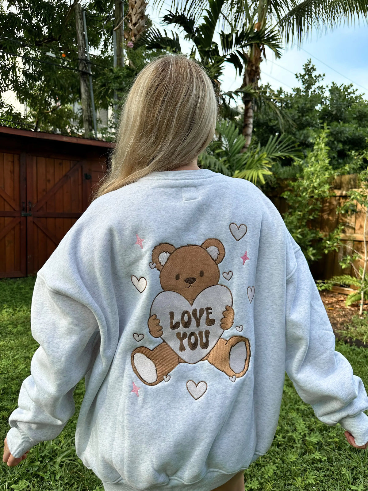 Adorable Teddy Bear Embroidered Sweatshirt for Cozy Valentine's Day Style