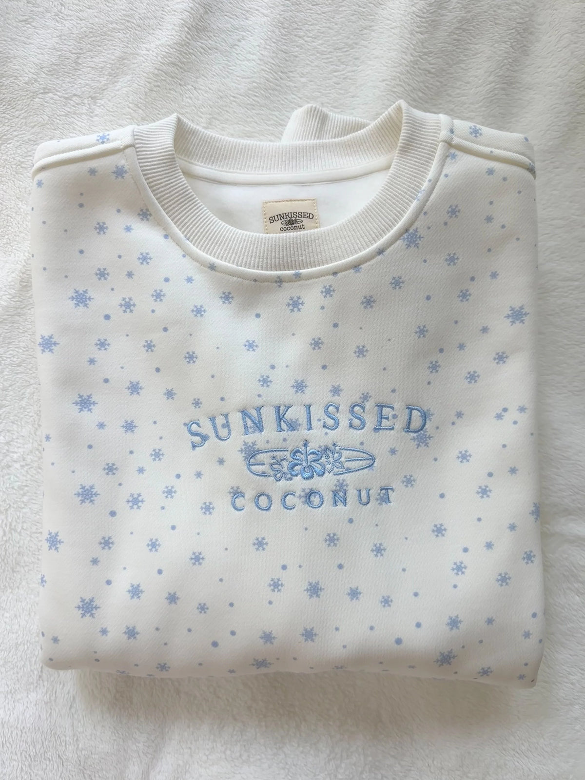 Cozy Embroidered Snowflake Sweatshirt for Effortless Winter Style