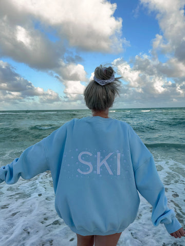 Cozy Icy Blue Snowflake Sweatshirt for Winter Adventures and Après-Ski Style