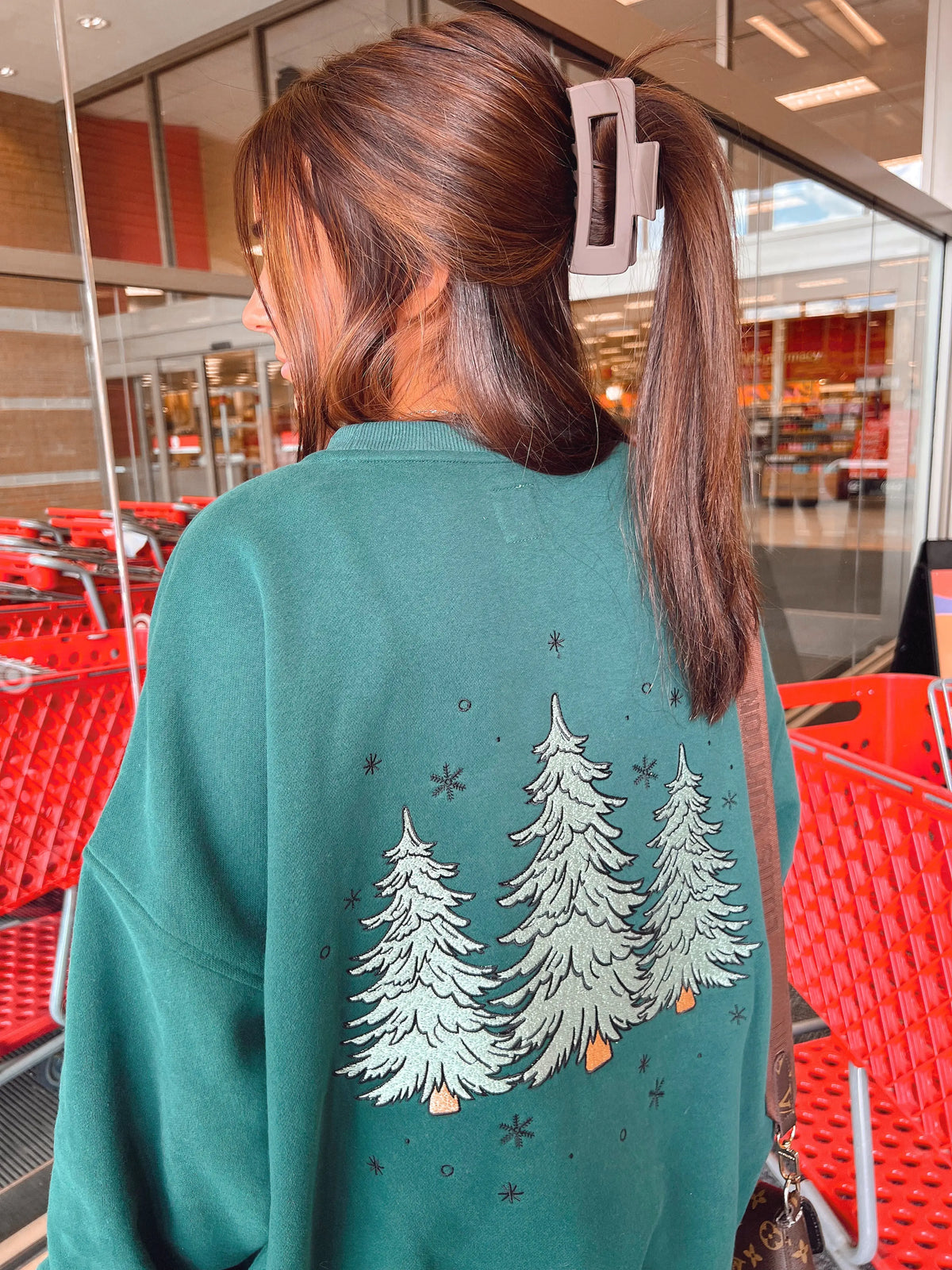 Cozy Christmas Tree Embroidered Sweatshirt for Festive Winter Style