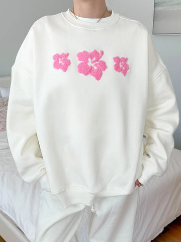 Ivory Floral Sweatshirt with Hibiscus Print for Effortless Everyday Style