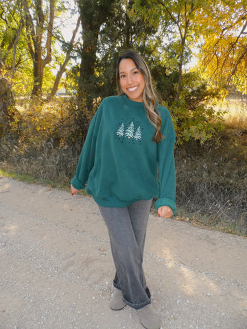 Cozy Christmas Tree Embroidered Sweatshirt for Festive Winter Style