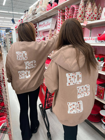 Cozy Pearl Grey Sweatshirt with Reindeer Design for Effortless Winter Style