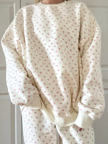 Ivory Sweatshirt with Sweet Cherry Print for Cozy Everyday Style