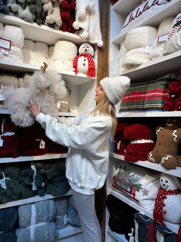 Cozy Embroidered Snowflake Sweatshirt for Effortless Winter Style