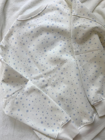 Cozy Embroidered Snowflake Sweatshirt for Effortless Winter Style