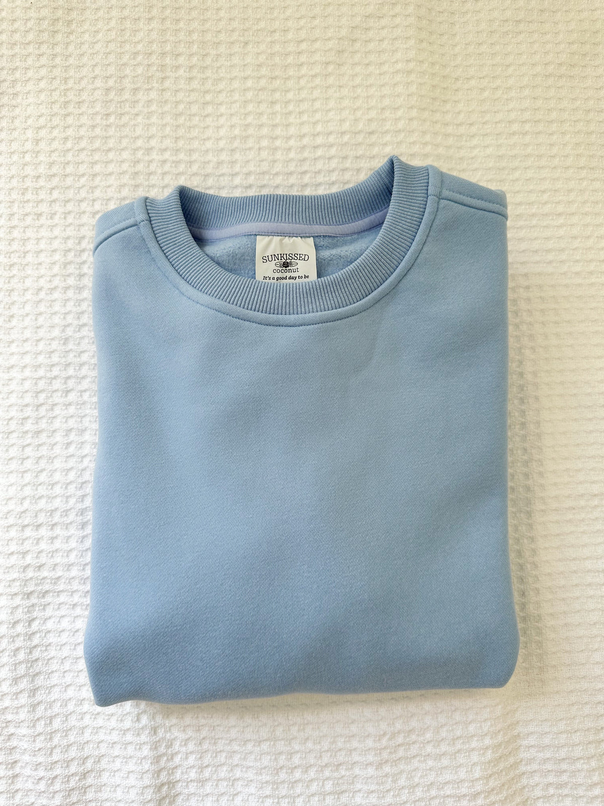 Classic Blue Crewneck Sweatshirt for Everyday Comfort and Style