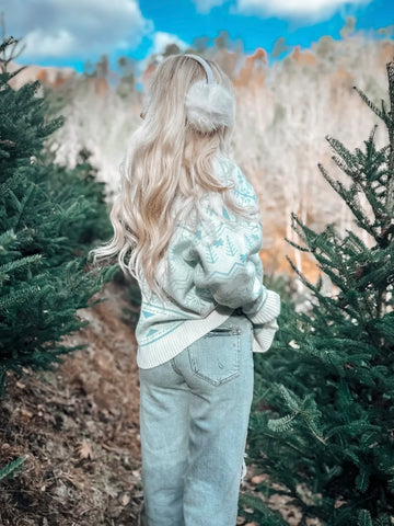 Cozy Oversized Christmas Sweater with Snowflake Design for Festive Style