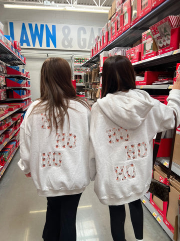 Cozy Pearl Grey Sweatshirt with Reindeer Design for Effortless Winter Style