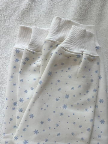 Cozy Embroidered Snowflake Sweatshirt for Effortless Winter Style