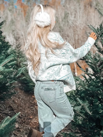 Cozy Oversized Christmas Sweater with Snowflake Design for Festive Style