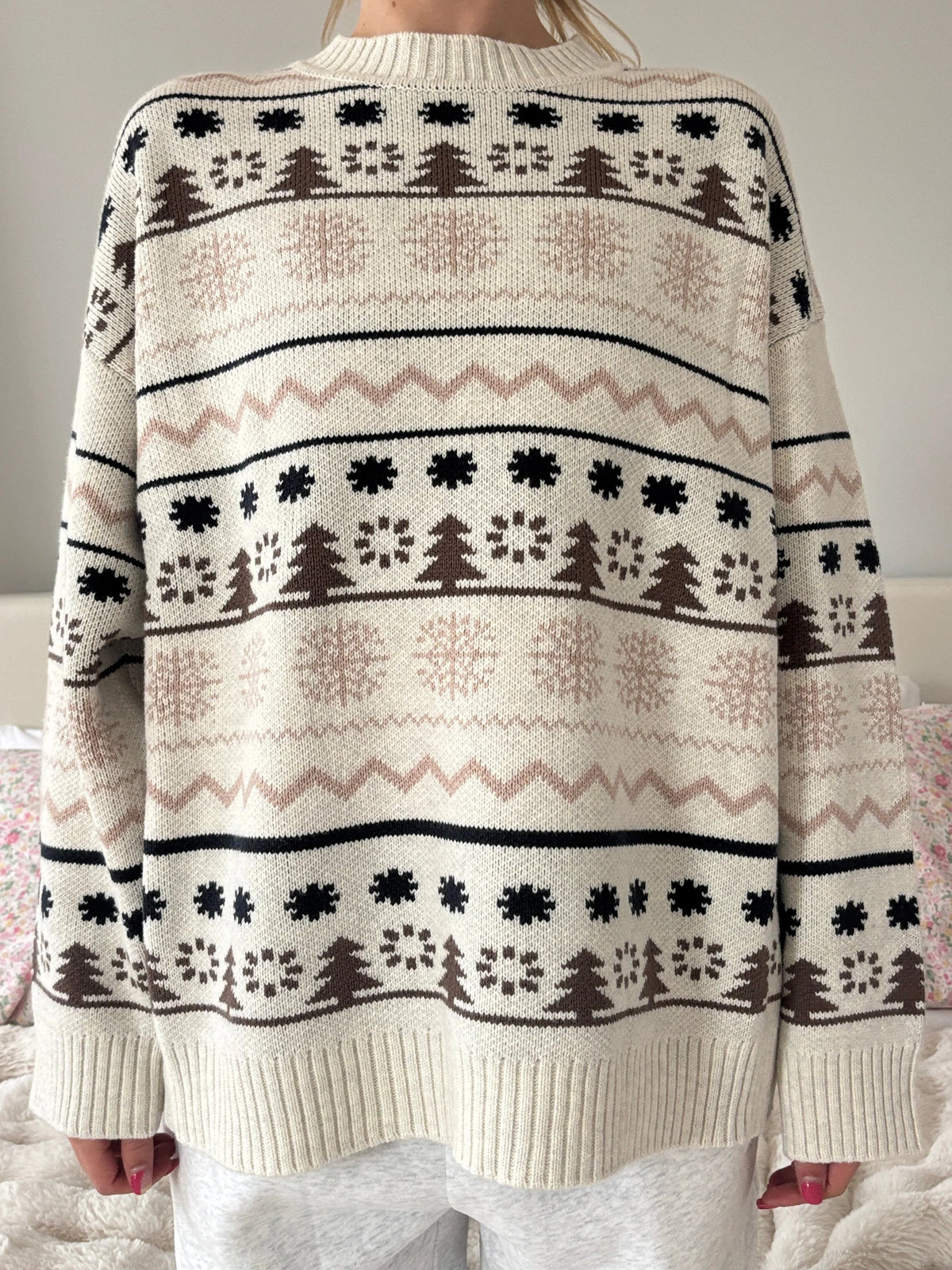 Cozy Cabin-Inspired Winter Sweater with Classic Nordic Design
