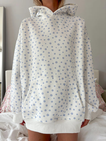 Floral Print Hoodie in White and Blue for a Fresh Everyday Look