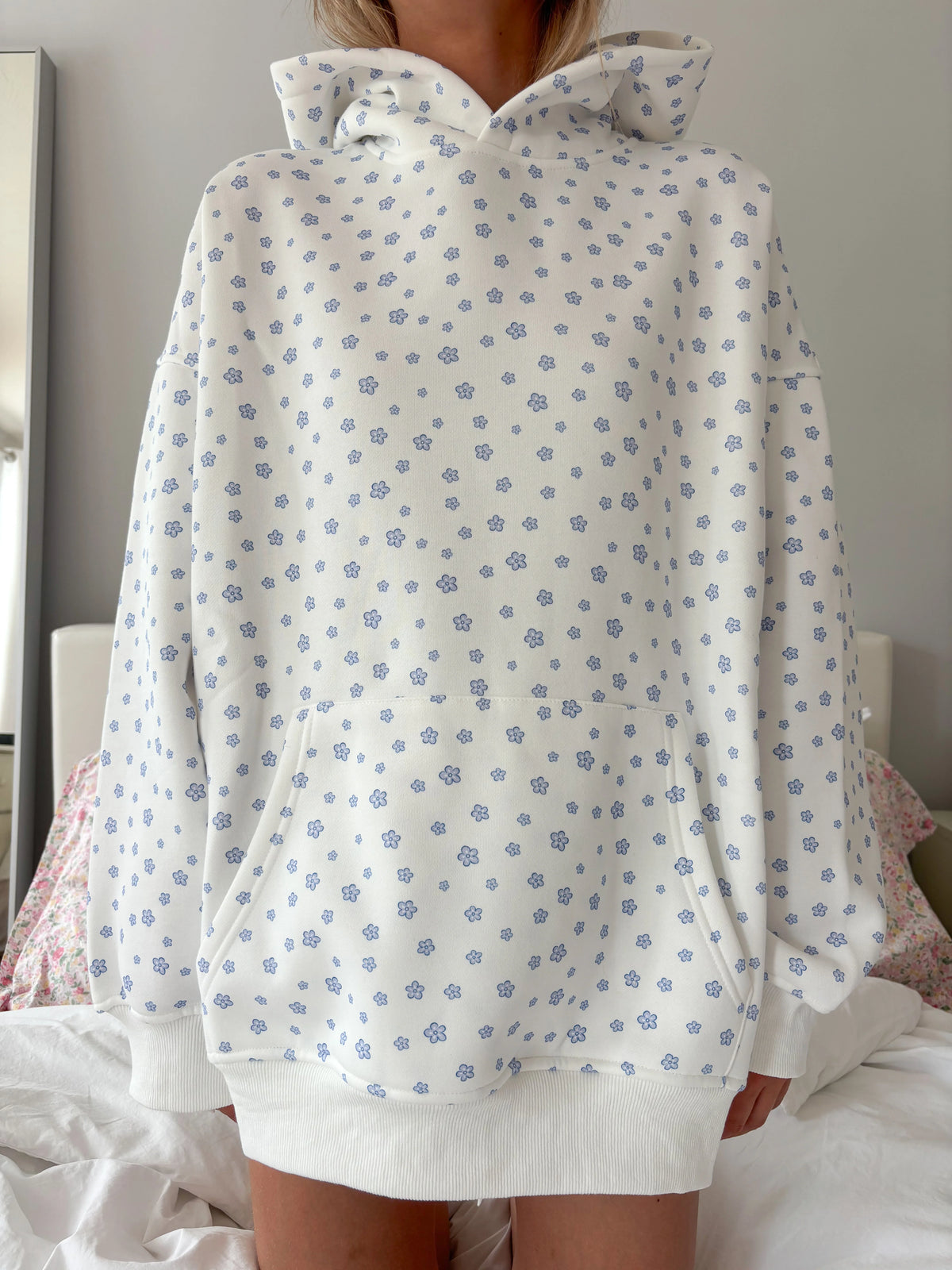 Floral Print Hoodie in White and Blue for a Fresh Everyday Look