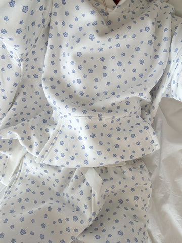 Floral Print Hoodie in White and Blue for a Fresh Everyday Look