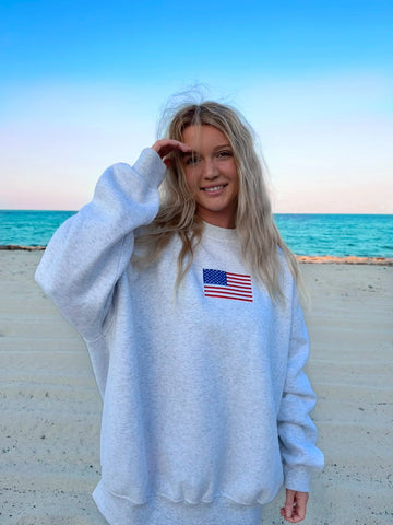 Vintage American Flag Sweatshirt in Pearl Grey for Cozy Everyday Style