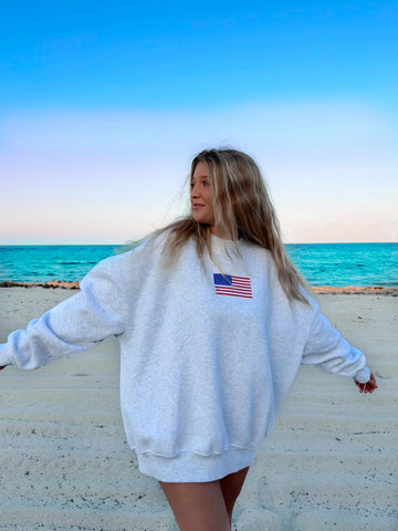 Vintage American Flag Sweatshirt in Pearl Grey for Cozy Everyday Style