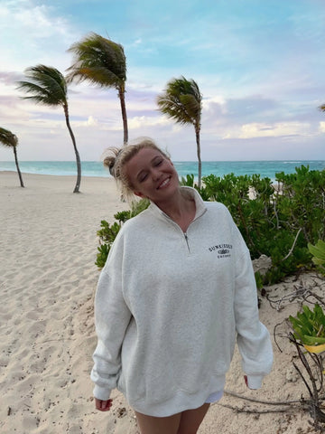 Effortless Grey Quarter-Zip Sweatshirt for Cozy Everyday Style