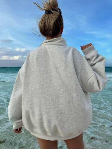 Effortless Grey Quarter-Zip Sweatshirt for Cozy Everyday Style